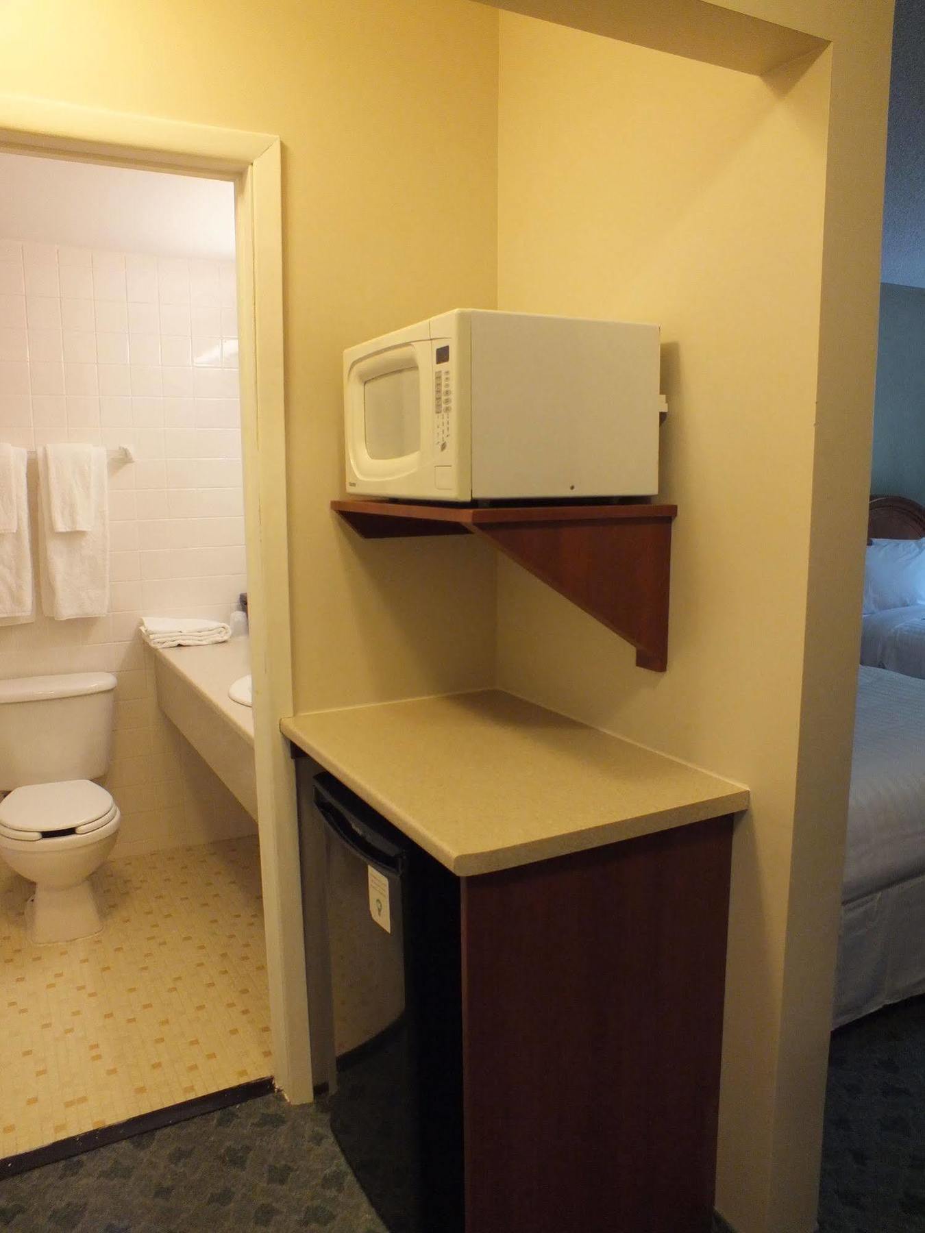 Rodeway Inn サドバリー エクステリア 写真